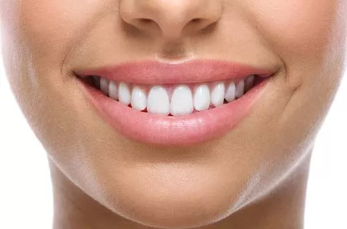 Как ухаживать за зубными протезами и имплантами?